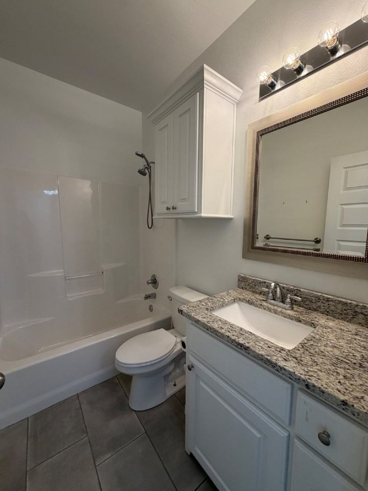 6303 73rd St #B - Photo 5 of 24