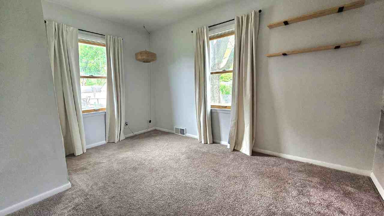 3029 Texas Ave S - Photo 5 of 24