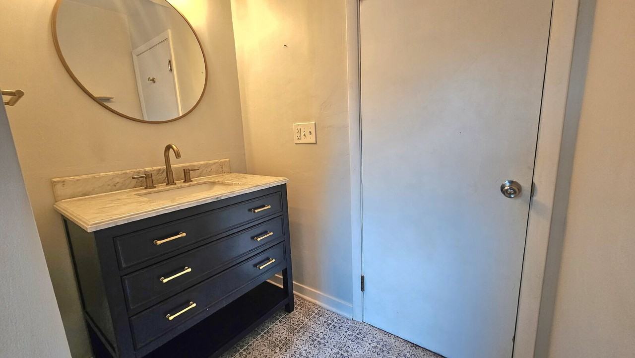 3029 Texas Ave S - Photo 7 of 24