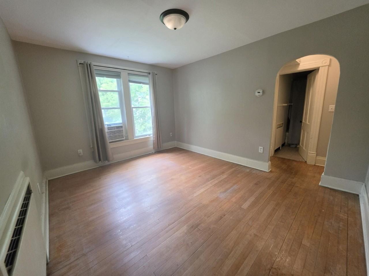 622 Hudson St - Photo 2 of 9