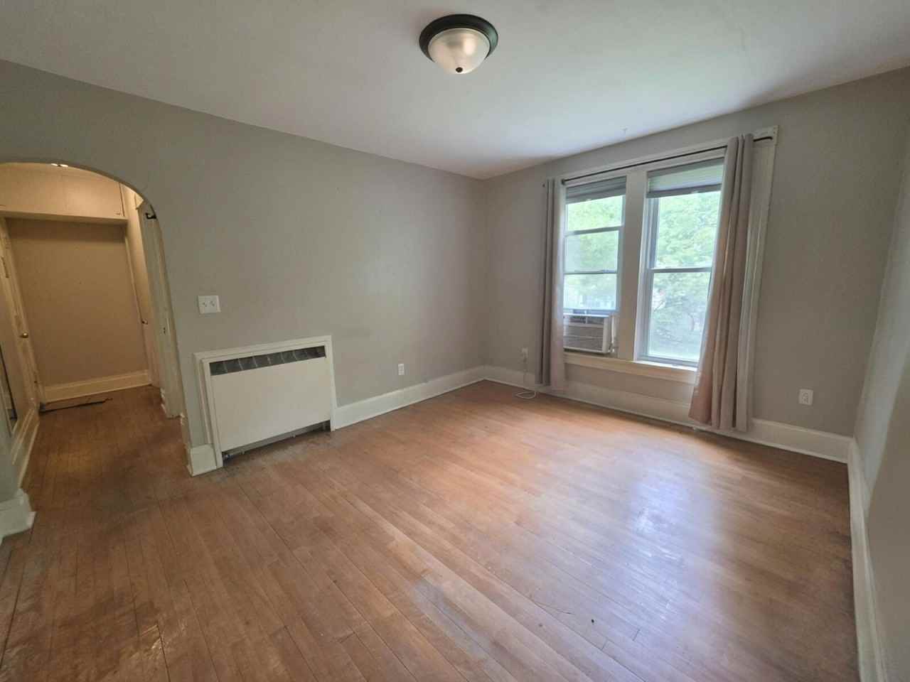 622 Hudson St - Photo 3 of 9