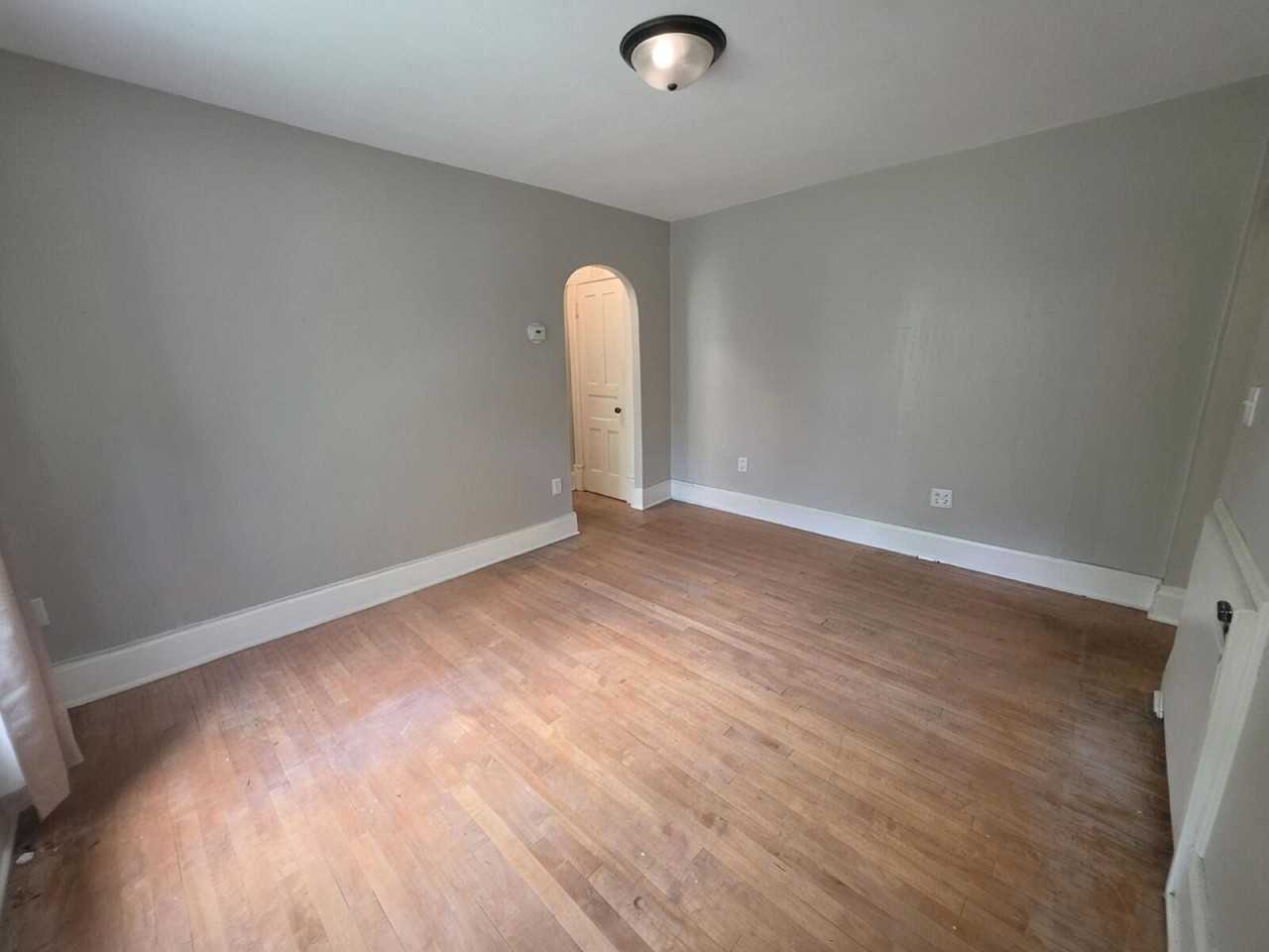 622 Hudson St - Photo 4 of 9