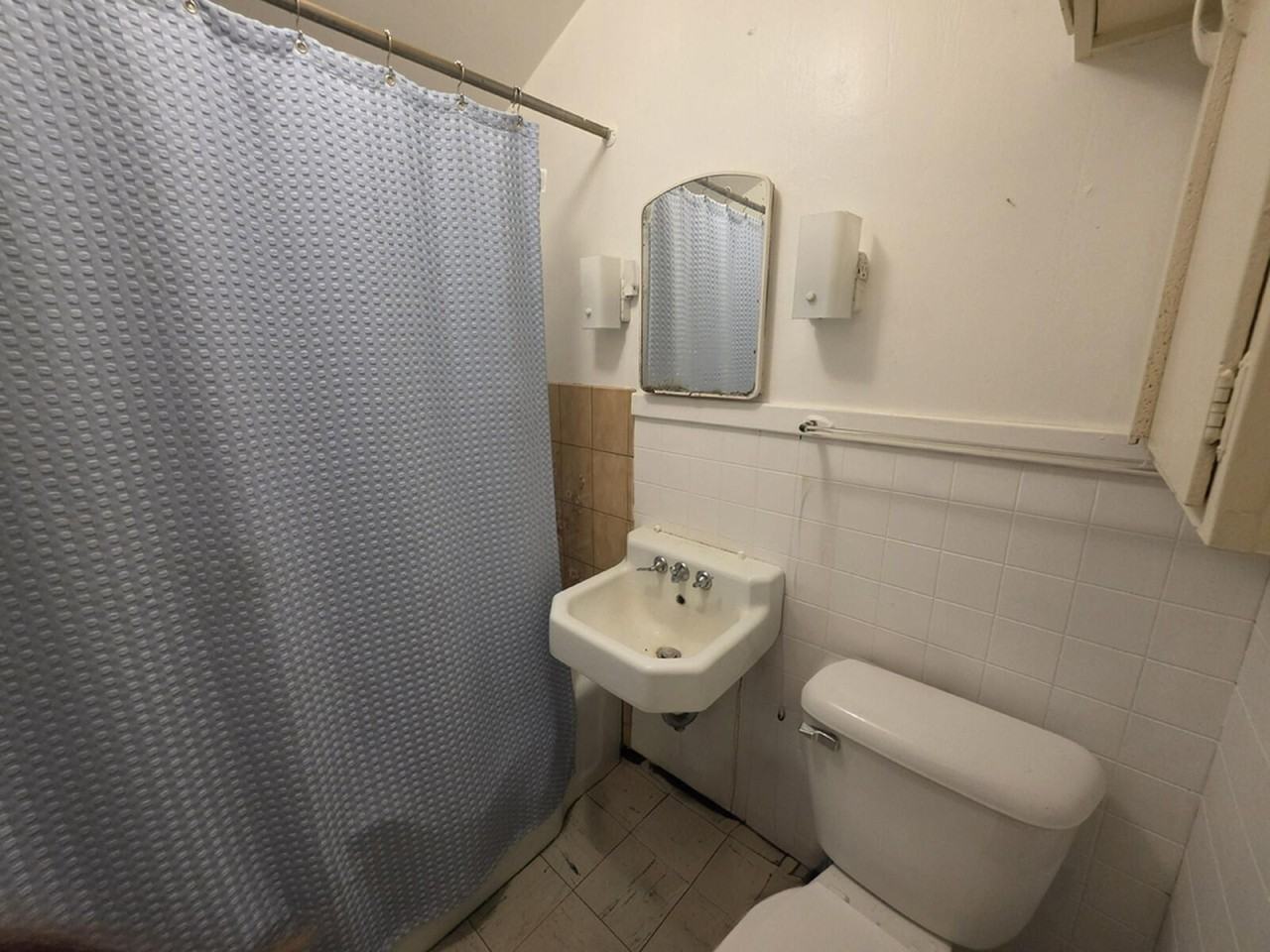 622 Hudson St - Photo 7 of 9