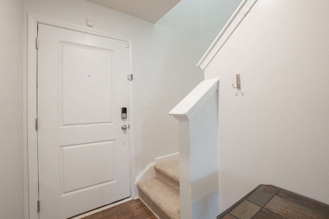 306 Wall St - Photo 4 of 23