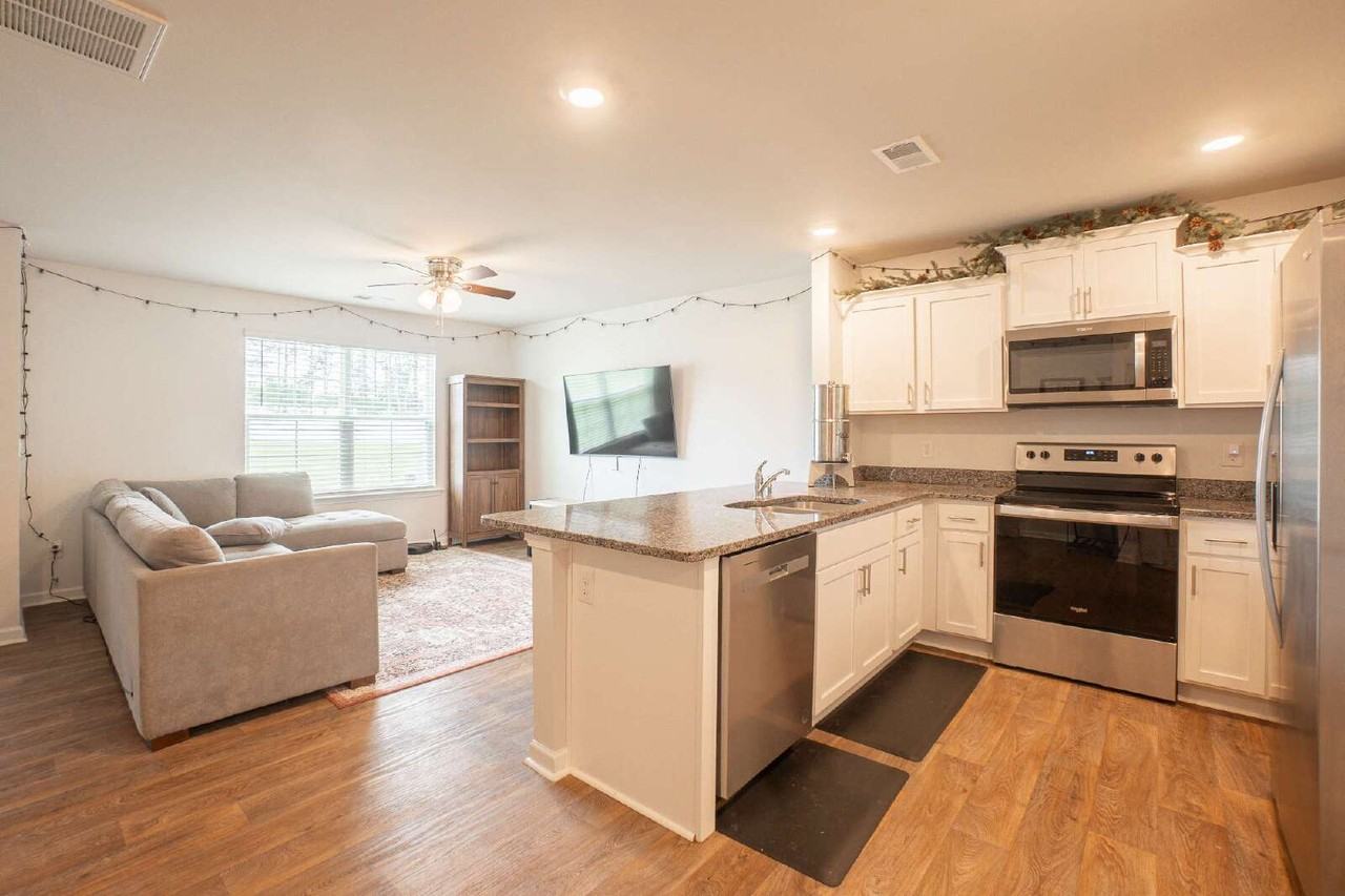 306 Wall St - Photo 6 of 23