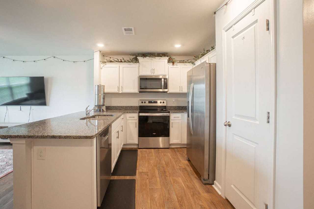 306 Wall St - Photo 7 of 23