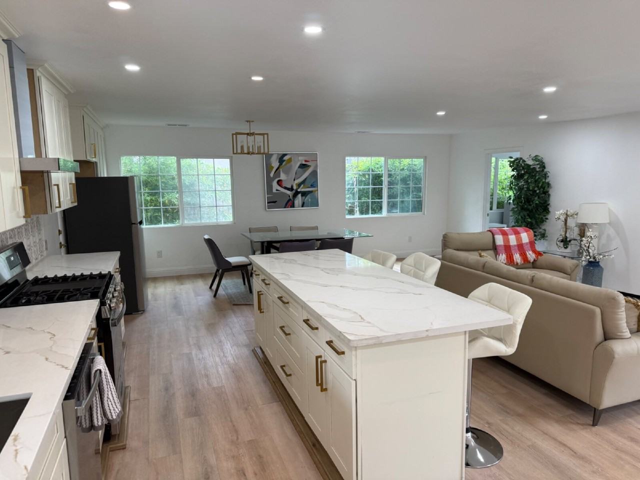 2660 Ross Pl - Photo 2 of 17
