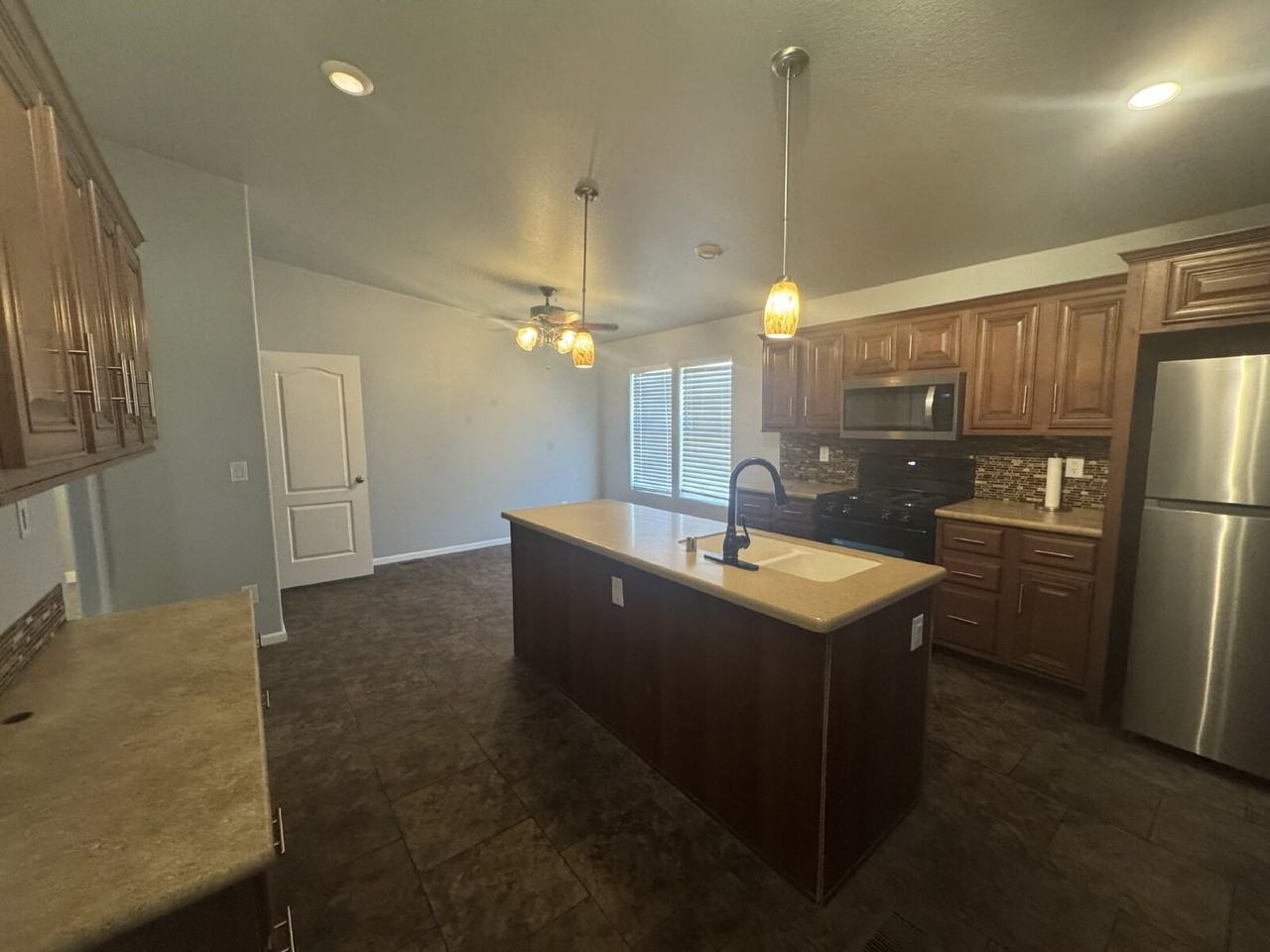 6253 Mount Rainier Ave - Photo 4 of 28