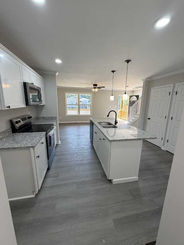 2036 Harrison Ave - Photo 4 of 34