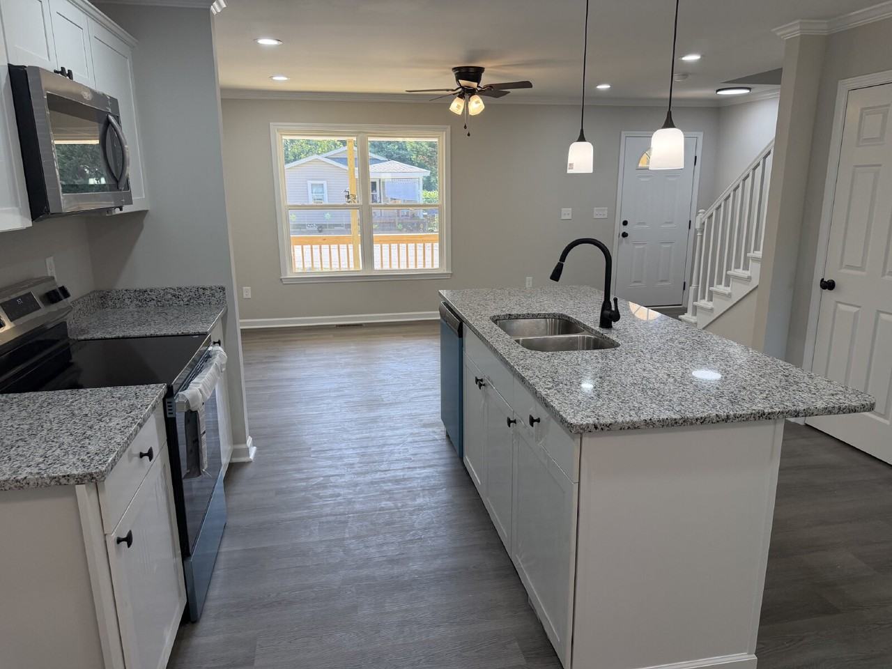 2036 Harrison Ave - Photo 5 of 34