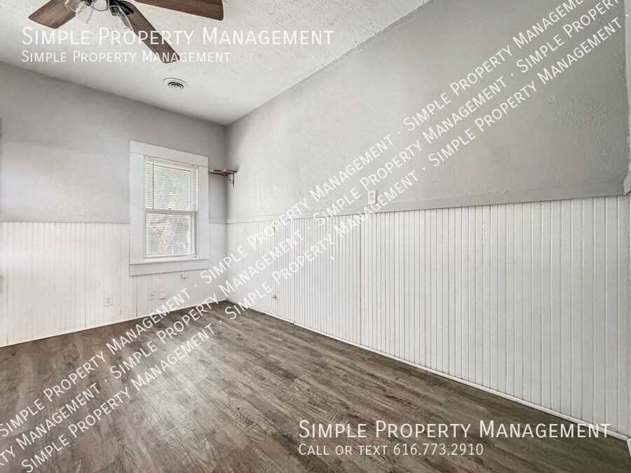 242 Page St Ne #2 - Photo 3 of 7