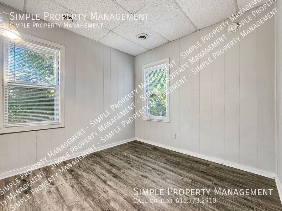 242 Page St Ne #2 - Photo 4 of 7