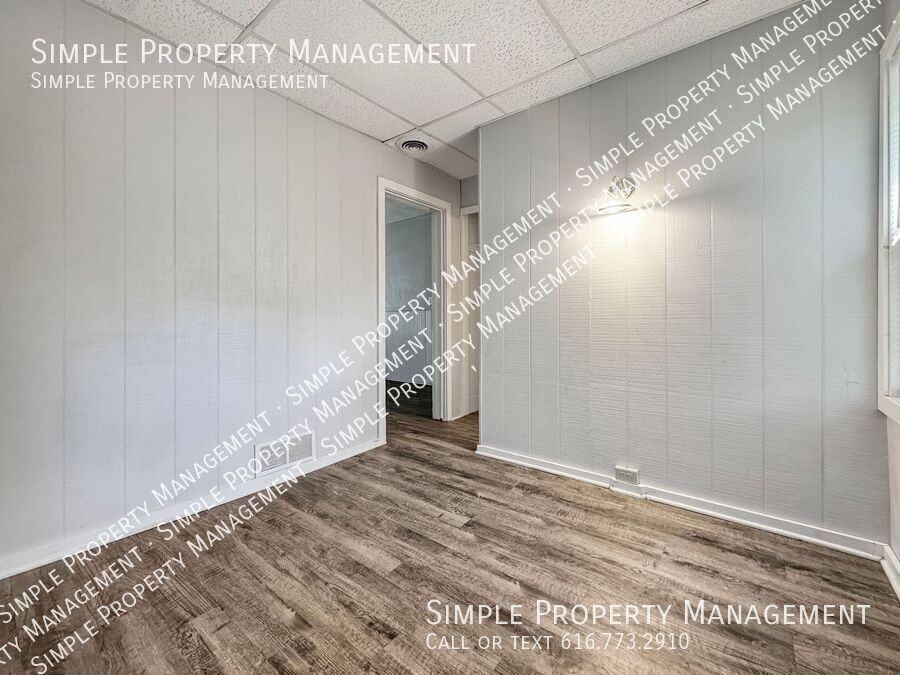 242 Page St Ne #2 - Photo 5 of 7