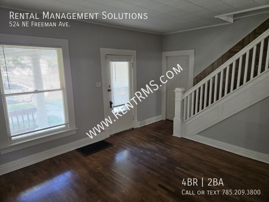 524 Ne Freeman Ave - Photo 5 of 30