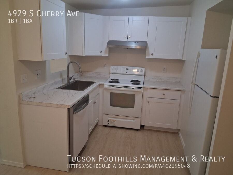 4929 S Cherry Ave - Photo 2 of 13
