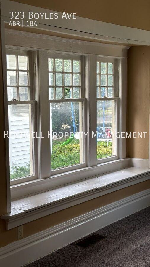 323 Boyles Ave - Photo 7 of 25