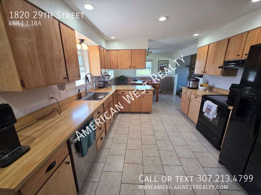 1820 29th St - Photo 2 of 11