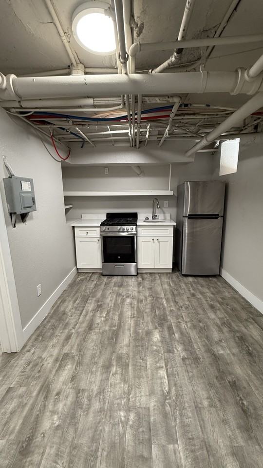 1075 N Clarkson St #15 - Photo 3 of 28
