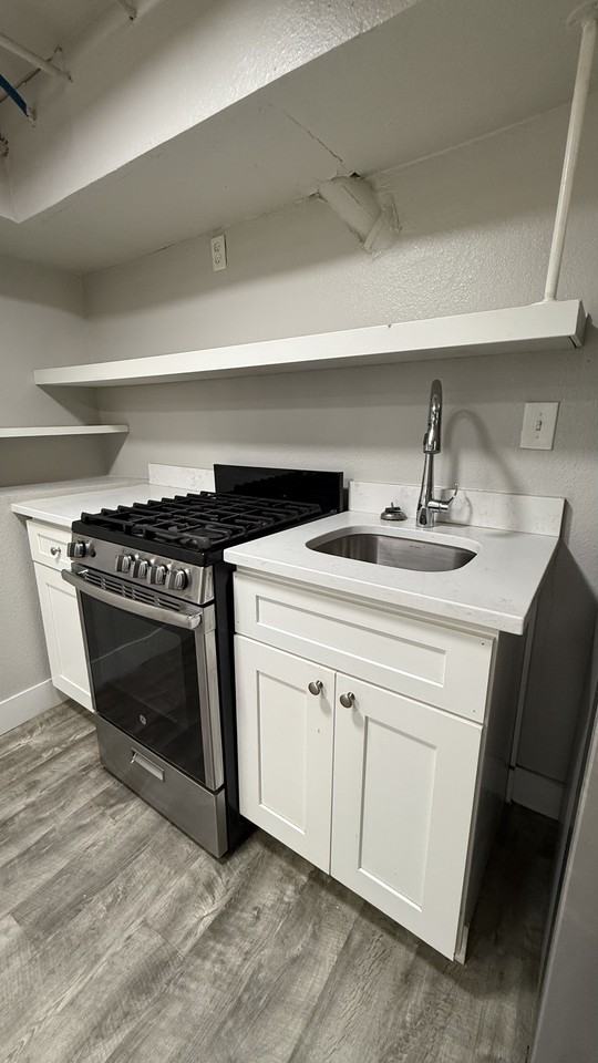 1075 N Clarkson St #15 - Photo 4 of 28