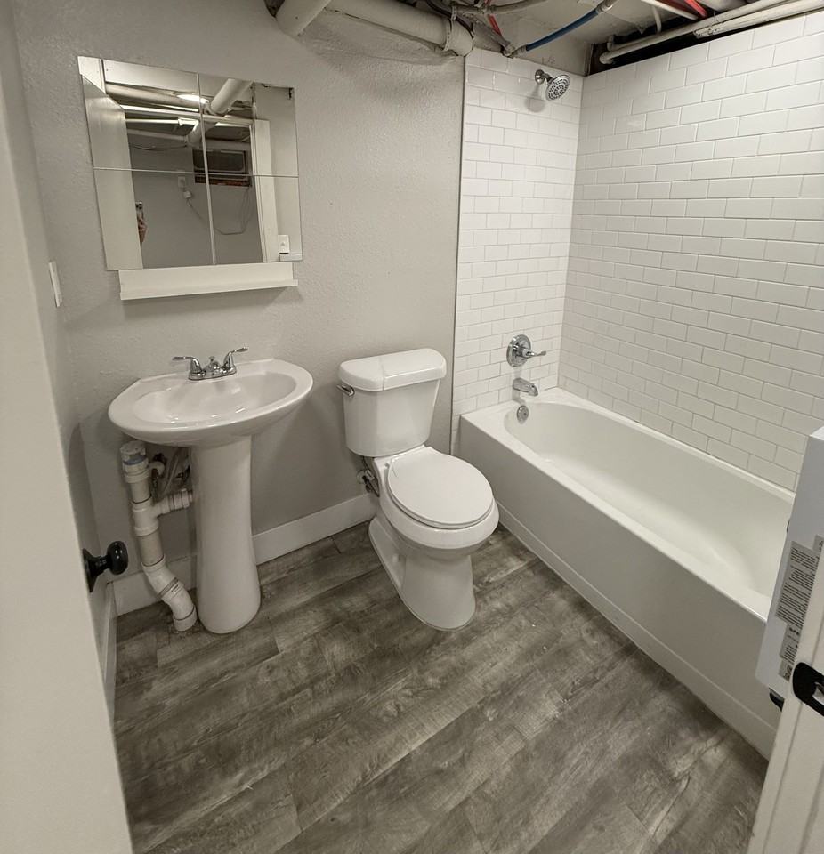 1075 N Clarkson St #15 - Photo 7 of 28