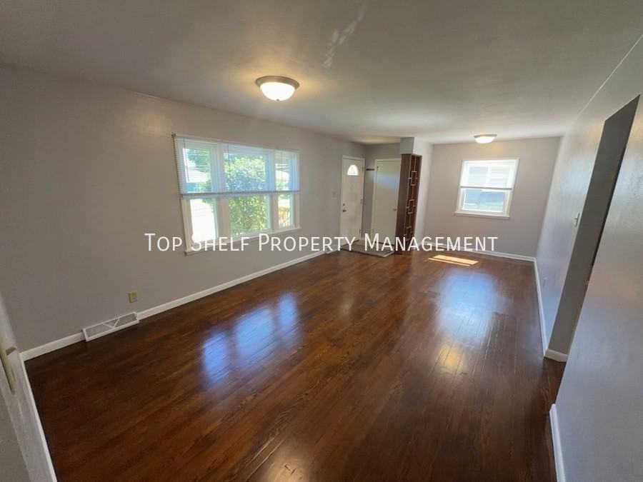 2752 Holcomb Ave - Photo 2 of 23