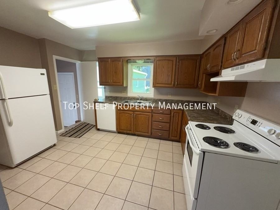 2752 Holcomb Ave - Photo 3 of 23