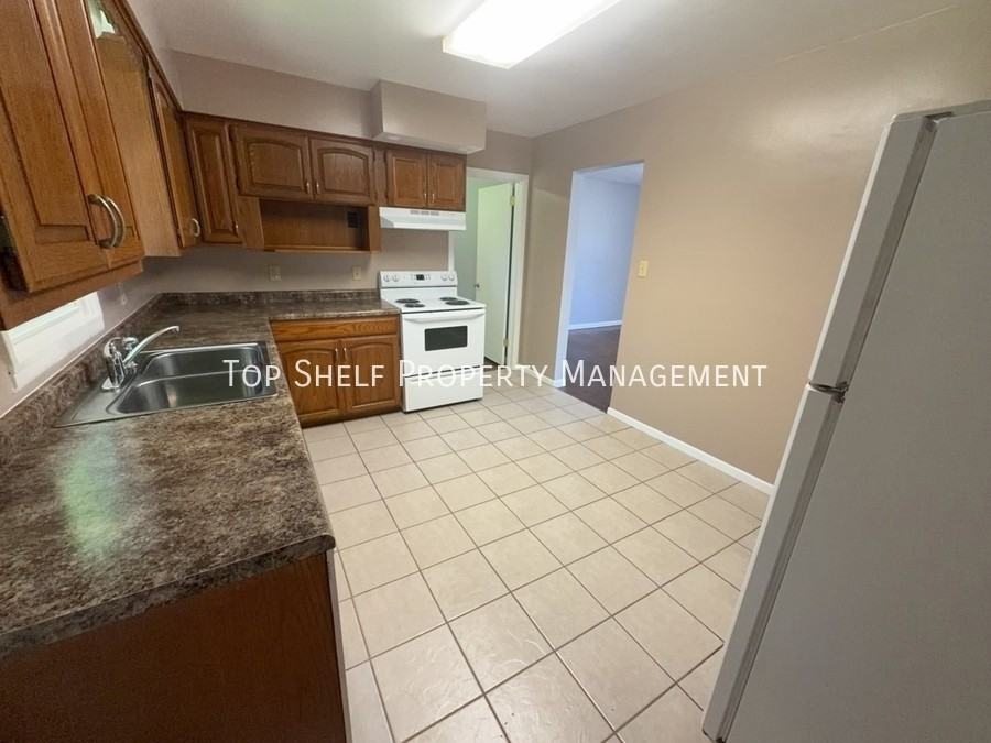 2752 Holcomb Ave - Photo 4 of 23