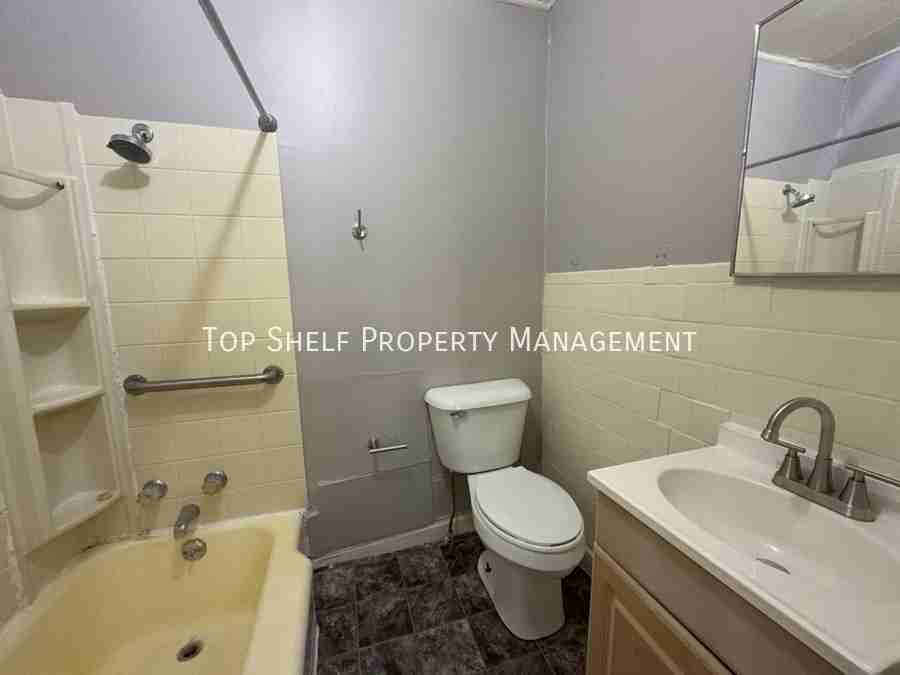 1036 22nd St #2 - Photo 5 of 6