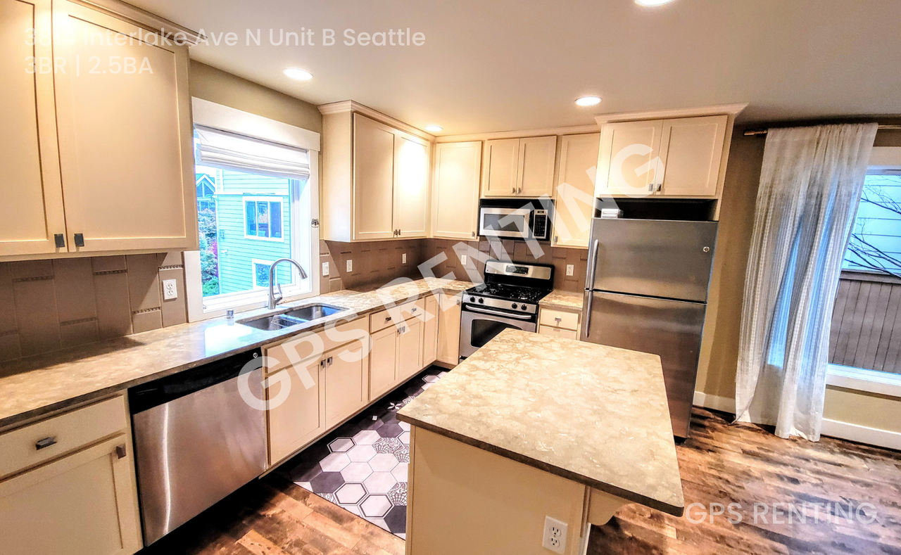 3814 Interlake Ave N #B - Photo 2 of 14