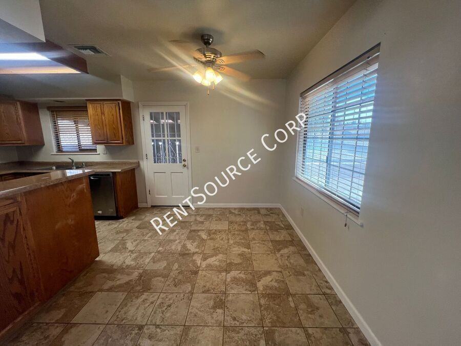36854 Hayward Ave - Photo 4 of 18