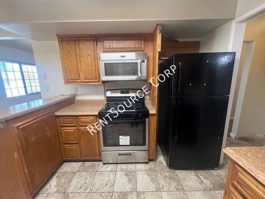 36854 Hayward Ave - Photo 6 of 18