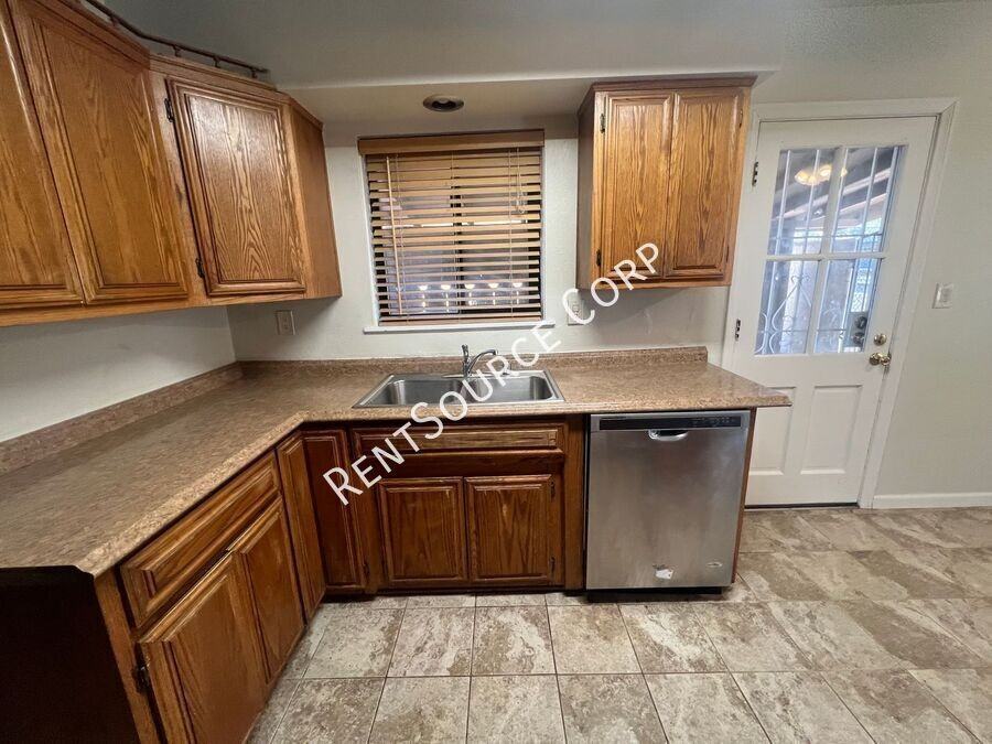 36854 Hayward Ave - Photo 7 of 18