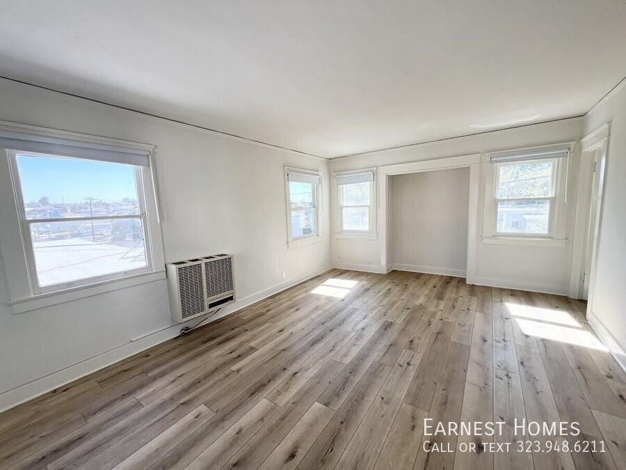 646 Ocean Park Blvd - Photo 3 of 10