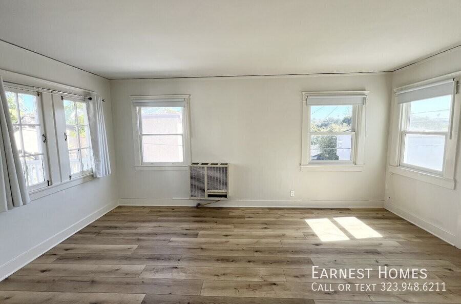 646 Ocean Park Blvd - Photo 4 of 10