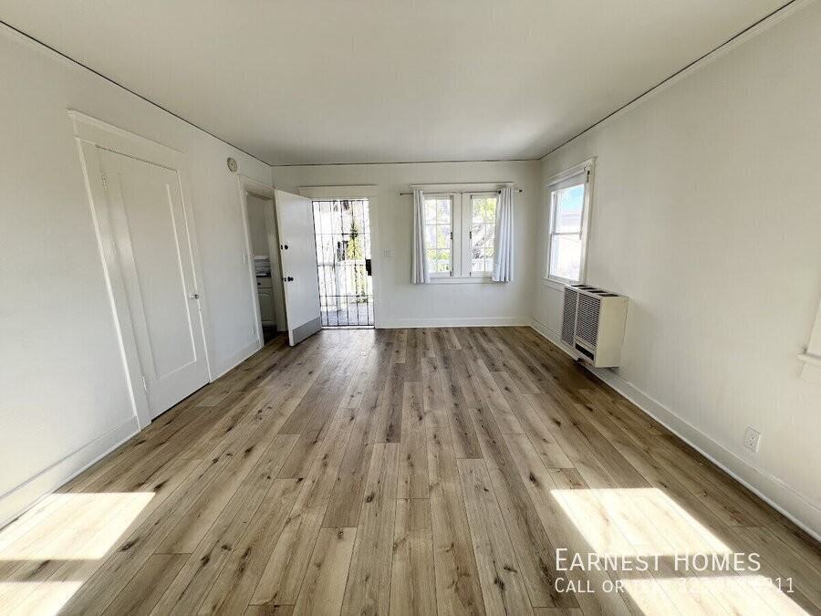 646 Ocean Park Blvd - Photo 6 of 10