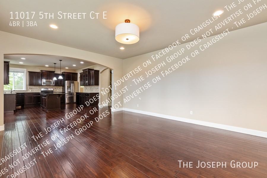 11017 5th Street Ct E - Photo 4 of 41
