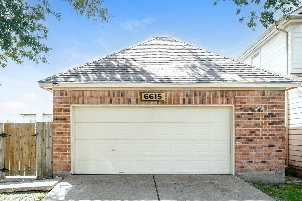 6615 Bluebottle Ln