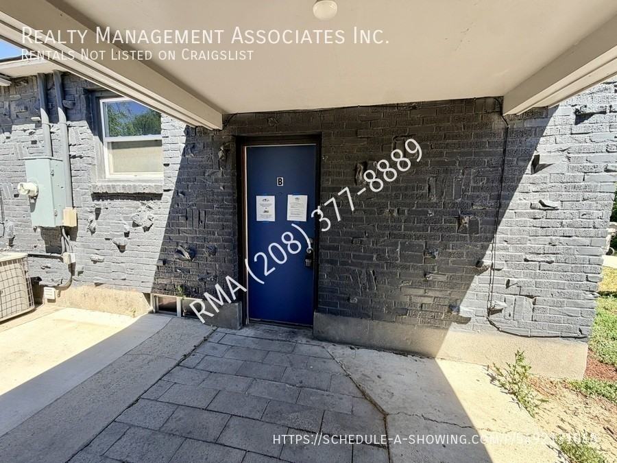 123 S Holly St #B - Photo 3 of 10