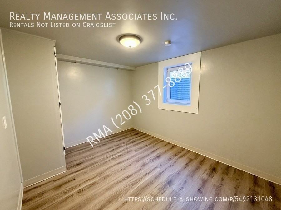 123 S Holly St #B - Photo 5 of 10