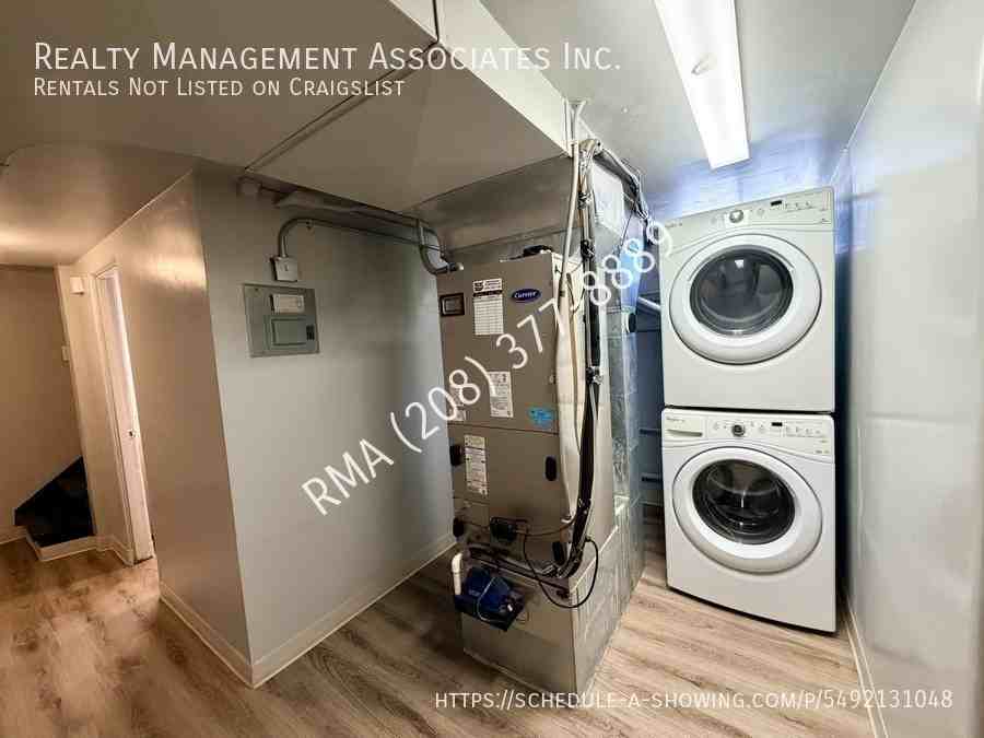 123 S Holly St #B - Photo 6 of 10