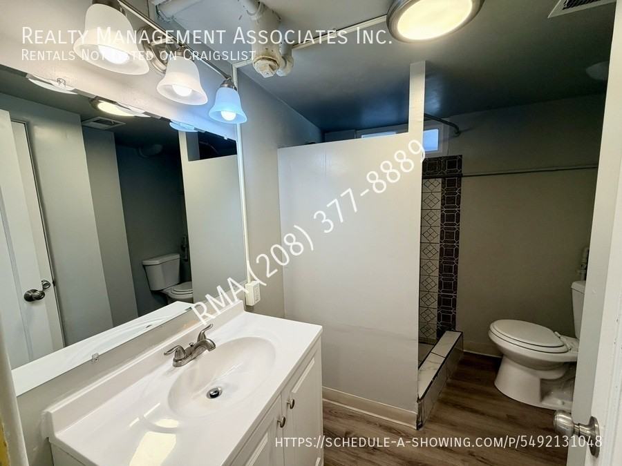 123 S Holly St #B - Photo 7 of 10