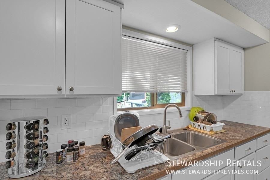 528 Tyler St #1 - Photo 5 of 9