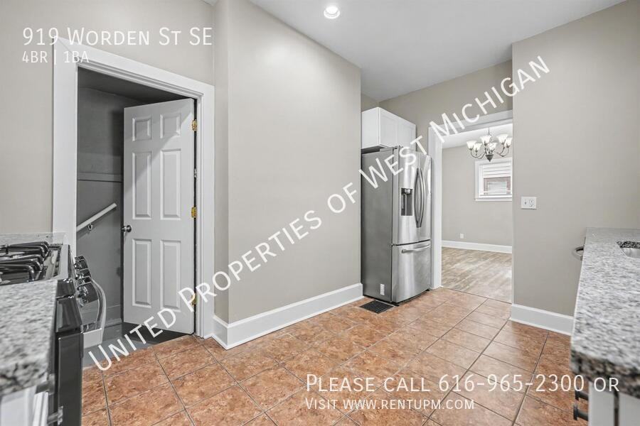 919 Worden St Se - Photo 2 of 21