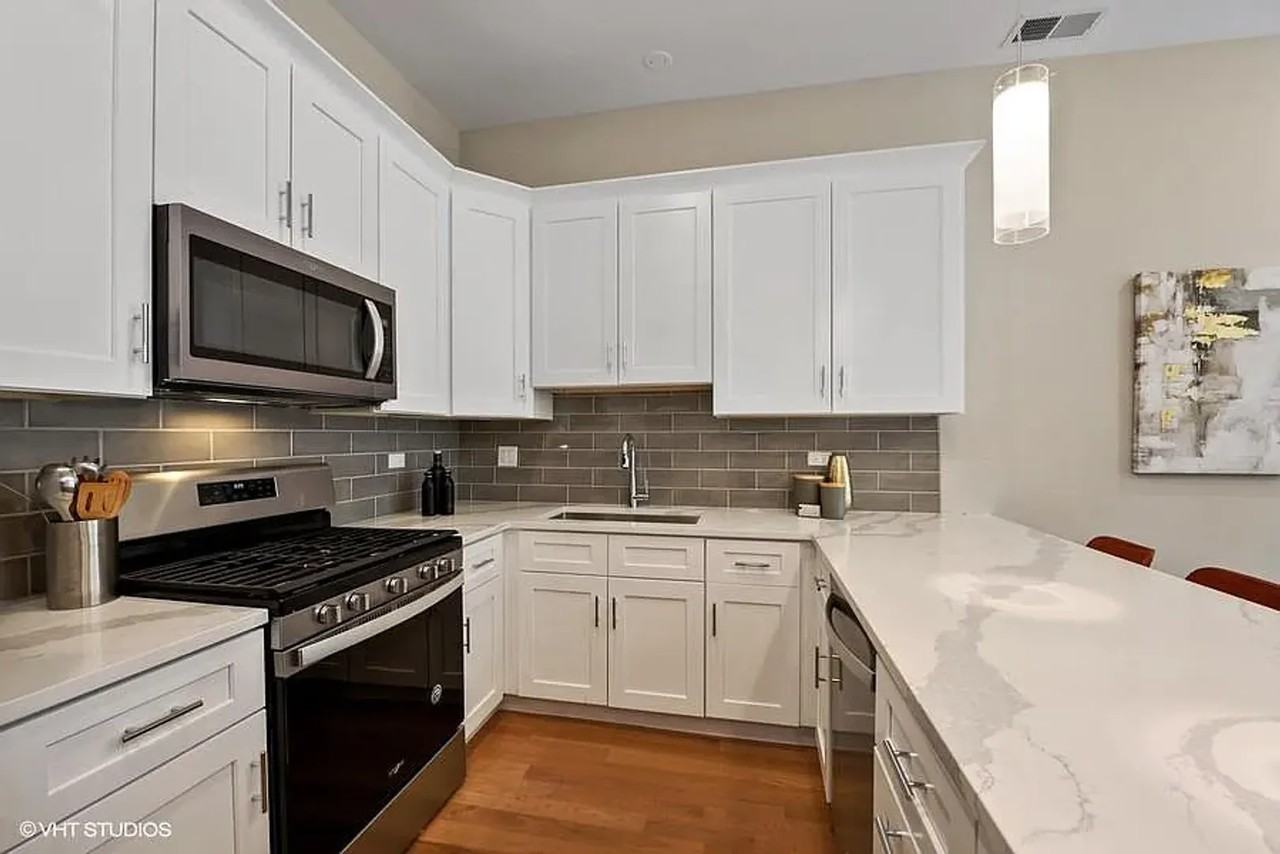1220 W Flournoy St #3 - Photo 5 of 14