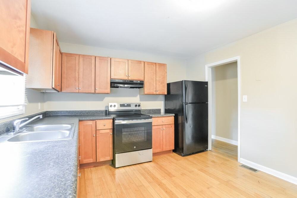 3304 Sunset Rd - Photo 6 of 16