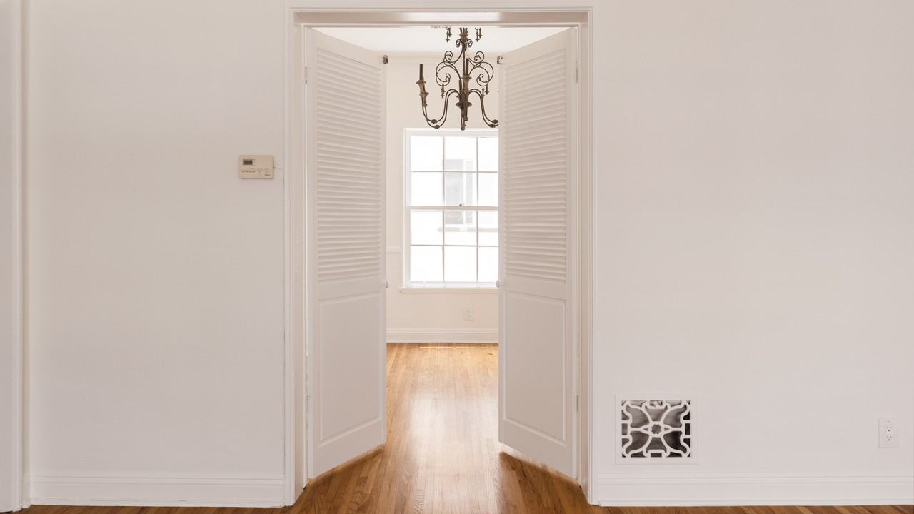 1056 S Genesee Ave #4 - Photo 3 of 16
