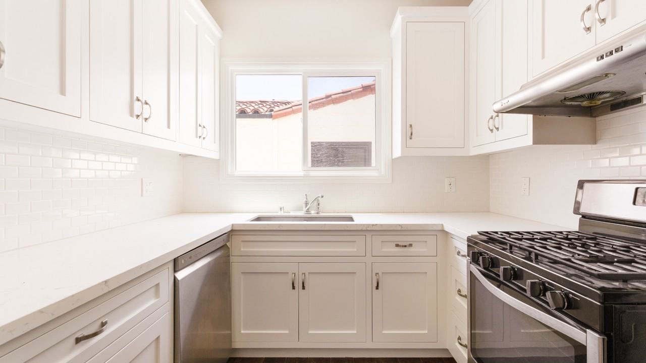 1056 S Genesee Ave #4 - Photo 6 of 16