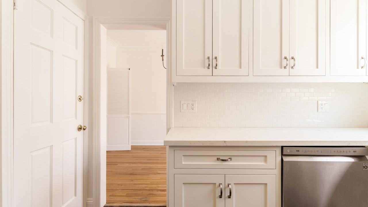 1056 S Genesee Ave #4 - Photo 7 of 16