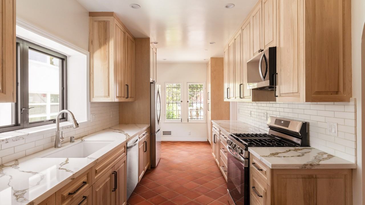 1063 S Genesee Ave - Photo 7 of 21