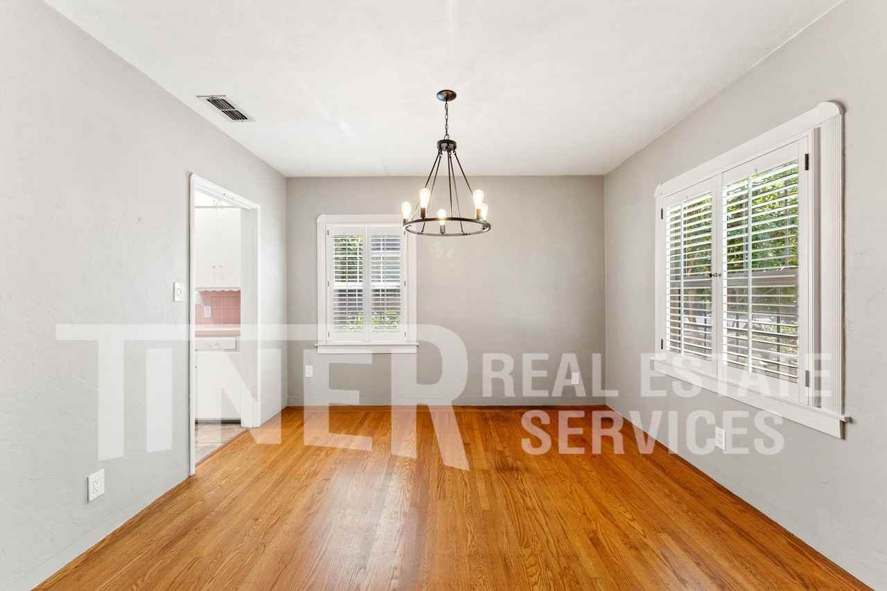 1067 Perkins Way - Photo 3 of 23